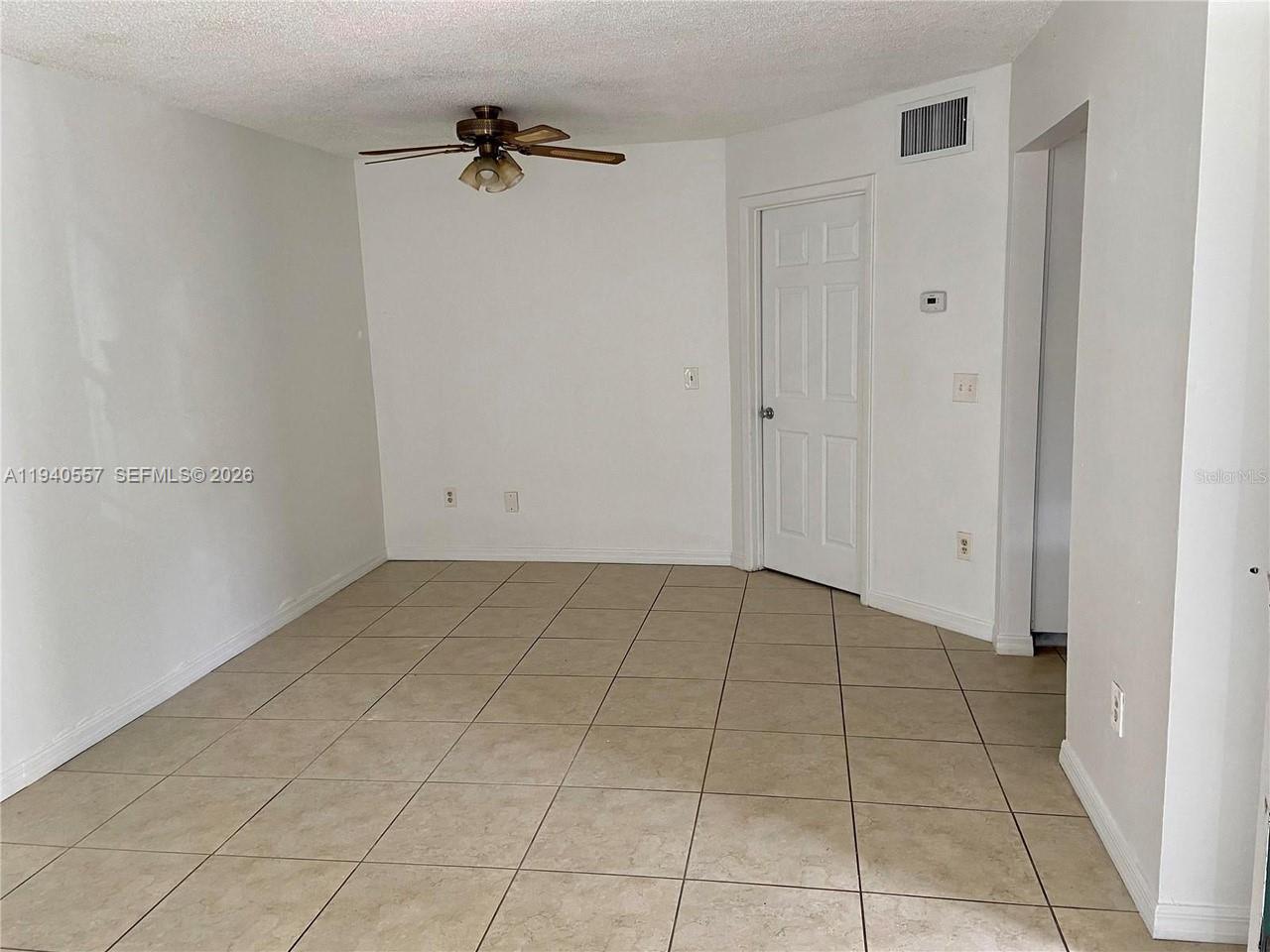 4318 Lakeway Dr #12-D Orlando, FL 32839