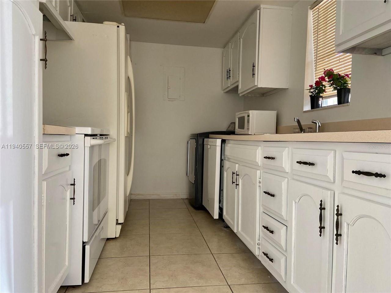 4318 Lakeway Dr #12-D Orlando, FL 32839