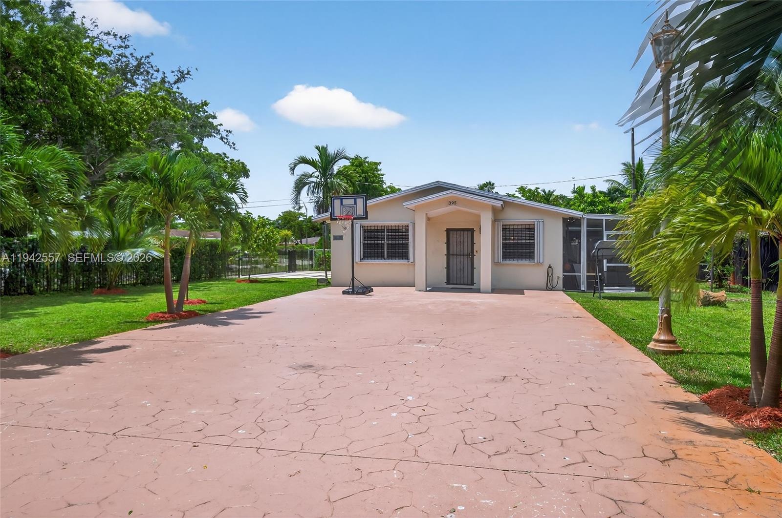 395 NW 124th St North Miami, FL 33168