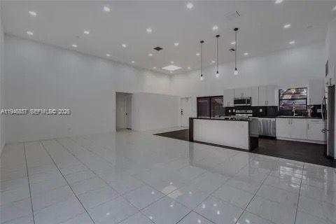 601 Leslie Dr #601 Hallandale Beach, FL 33009