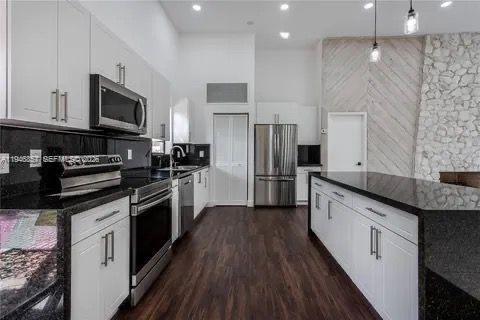 601 Leslie Dr #601 Hallandale Beach, FL 33009