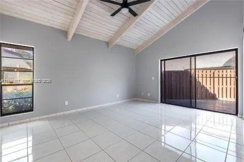 601 Leslie Dr #601 Hallandale Beach, FL 33009