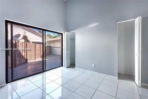 601 Leslie Dr #601 Hallandale Beach, FL 33009