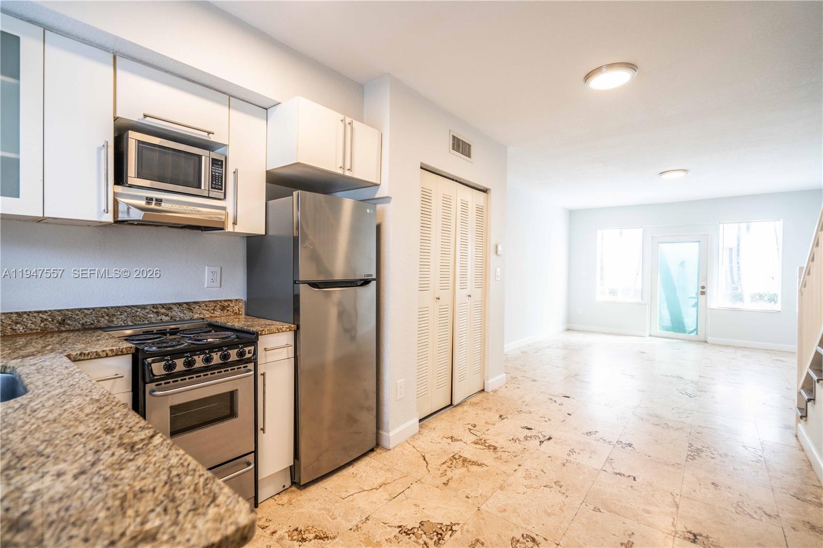 2180 Bay Dr #3B Miami Beach, FL 33141