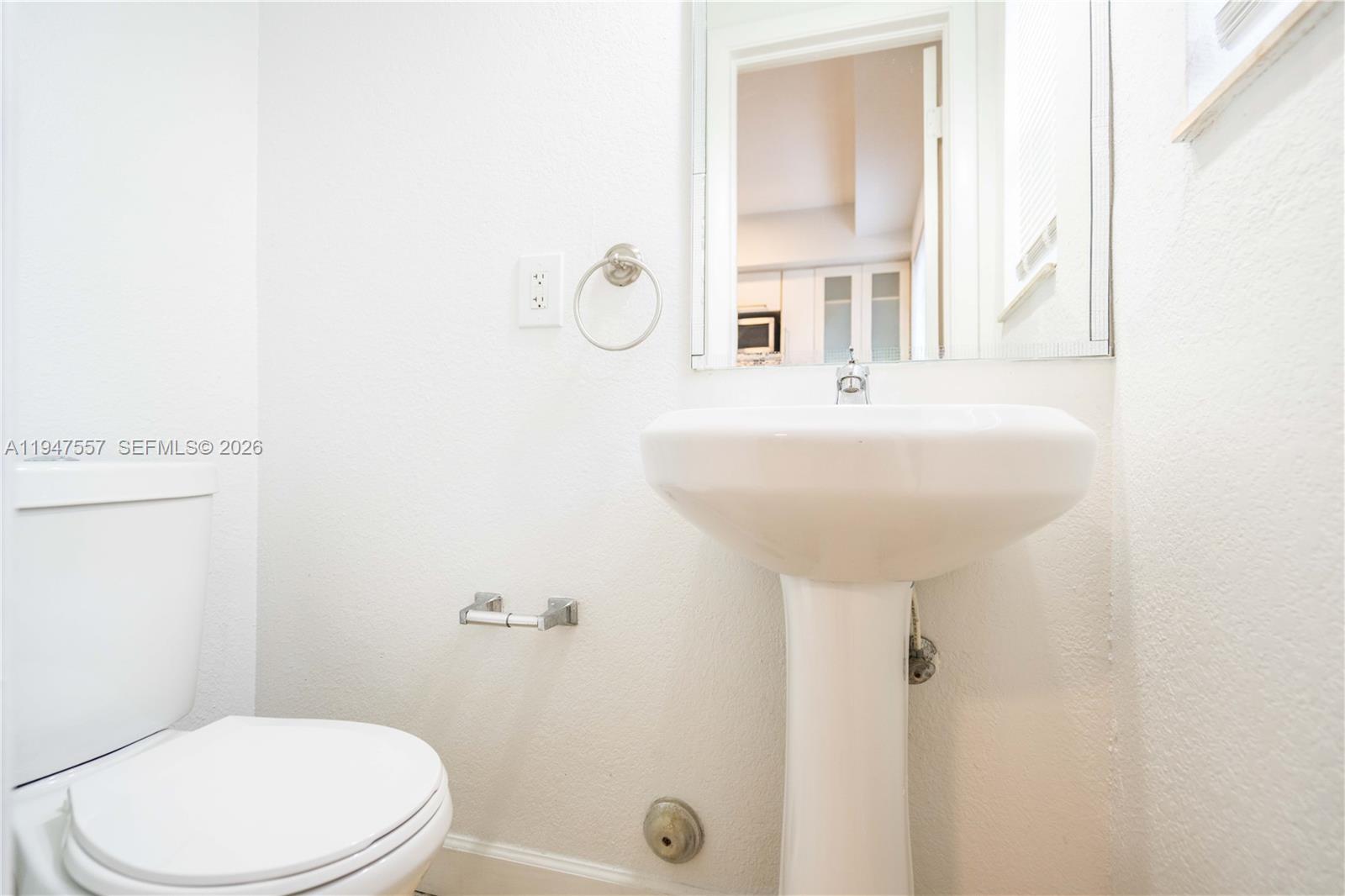 2180 Bay Dr #3B Miami Beach, FL 33141