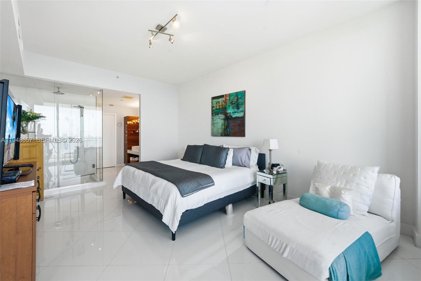 image Paramount Bay13