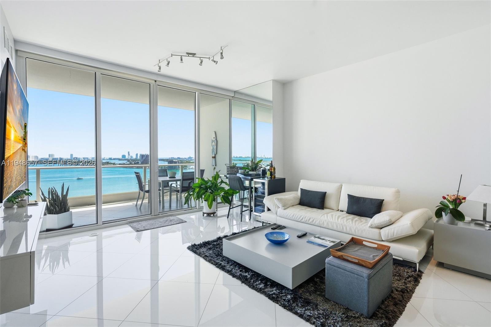 image Paramount Bay1