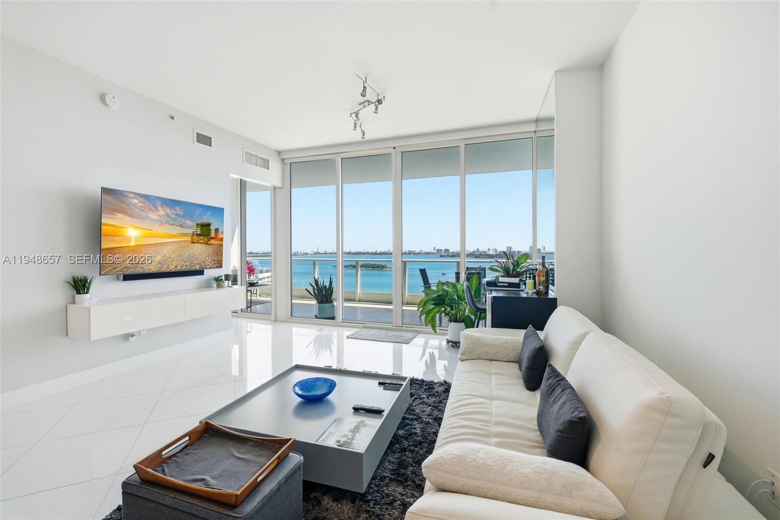 image Paramount Bay5