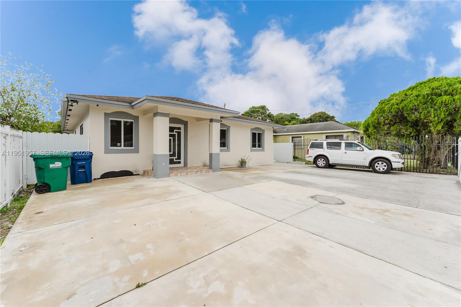 810 NW 112th St Miami, FL 33168