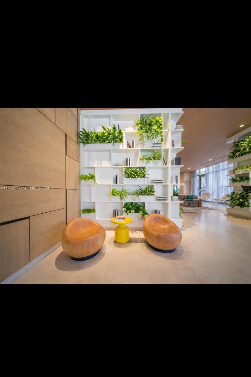 45 SW 9th St #1004 Miami, FL 33130