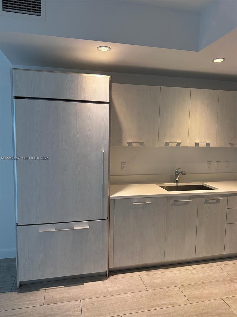 45 SW 9th St #1004 Miami, FL 33130