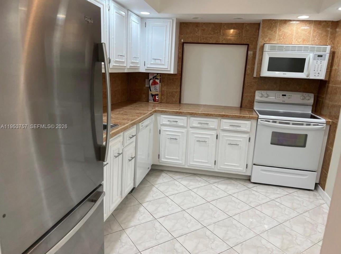 1000 Parkview Dr #528 Hallandale Beach, FL 33009