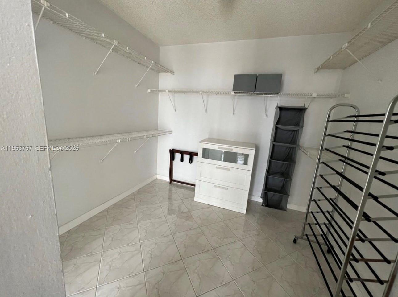 1000 Parkview Dr #528 Hallandale Beach, FL 33009