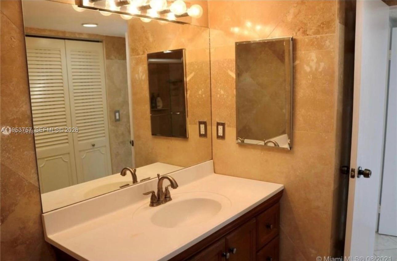 1000 Parkview Dr #528 Hallandale Beach, FL 33009