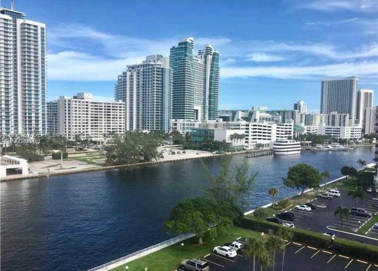 1000 Parkview Dr #528 Hallandale Beach, FL 33009