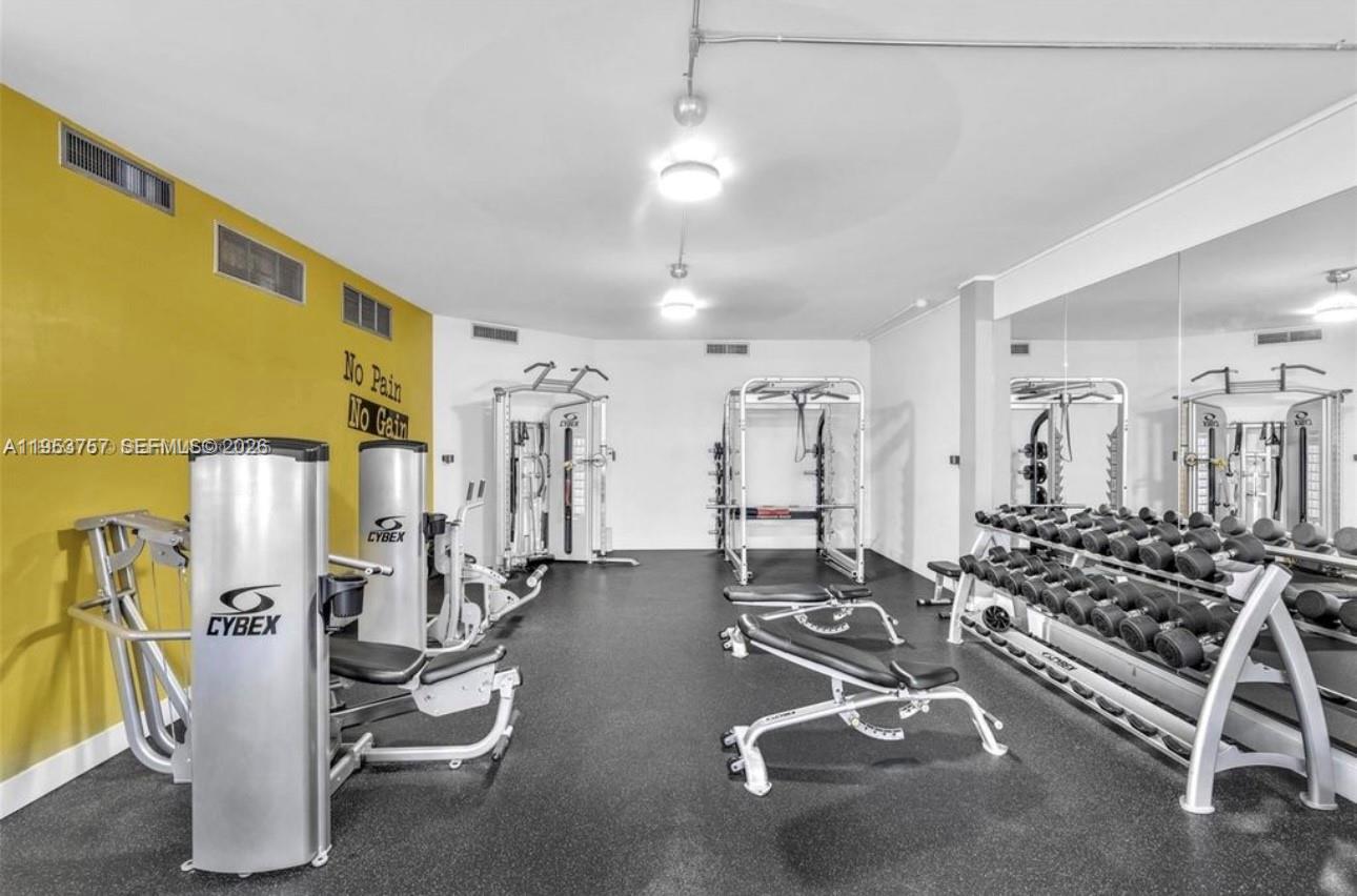 1000 Parkview Dr #528 Hallandale Beach, FL 33009