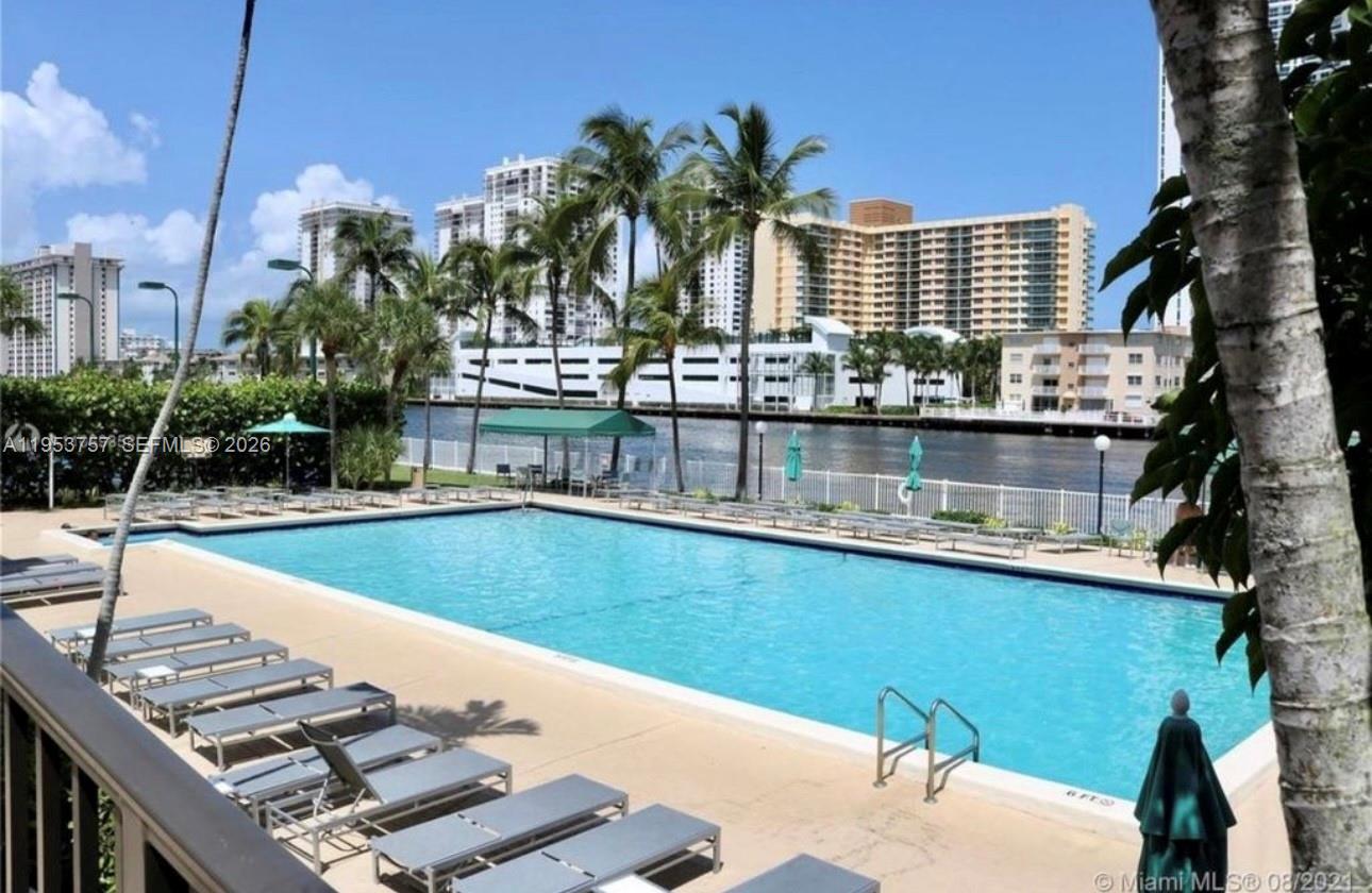 1000 Parkview Dr #528 Hallandale Beach, FL 33009