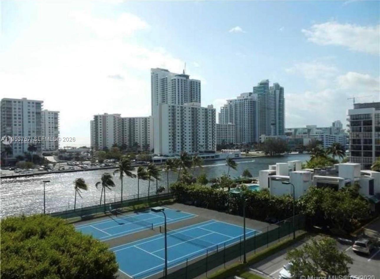 1000 Parkview Dr #528 Hallandale Beach, FL 33009