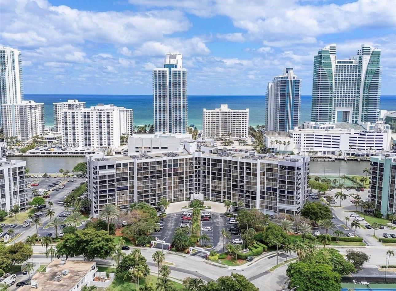 1000 Parkview Dr #528 Hallandale Beach, FL 33009