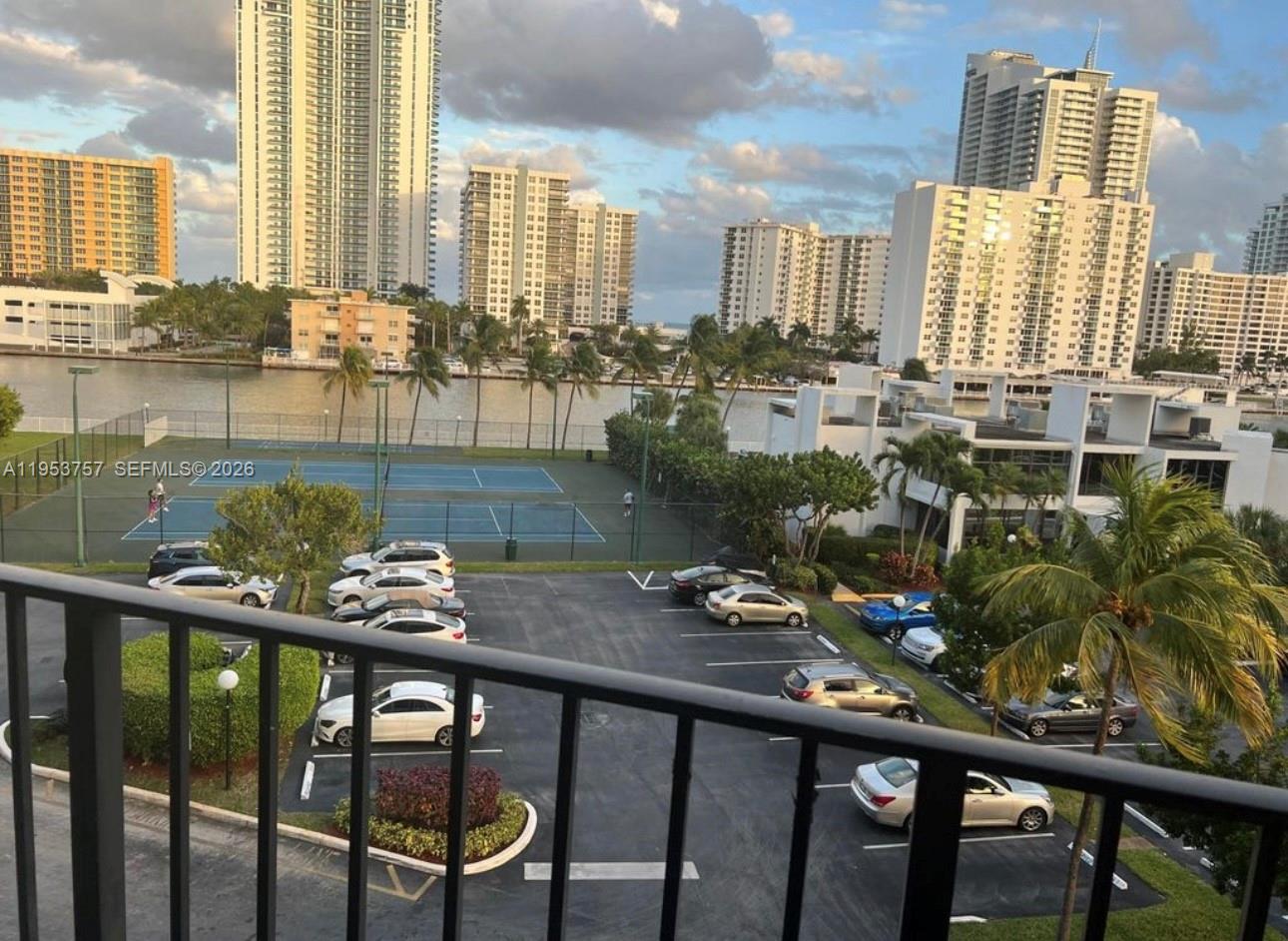 1000 Parkview Dr #528 Hallandale Beach, FL 33009