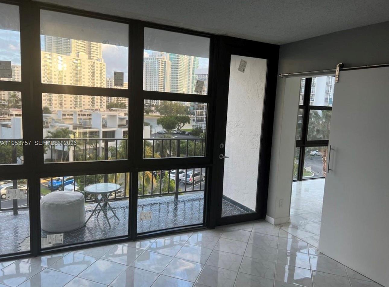 1000 Parkview Dr #528 Hallandale Beach, FL 33009