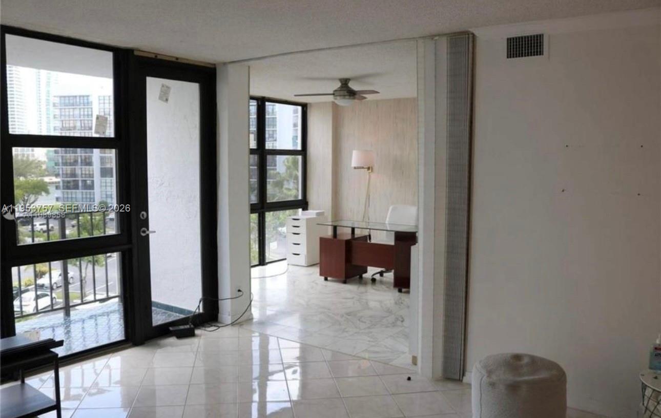 1000 Parkview Dr #528 Hallandale Beach, FL 33009