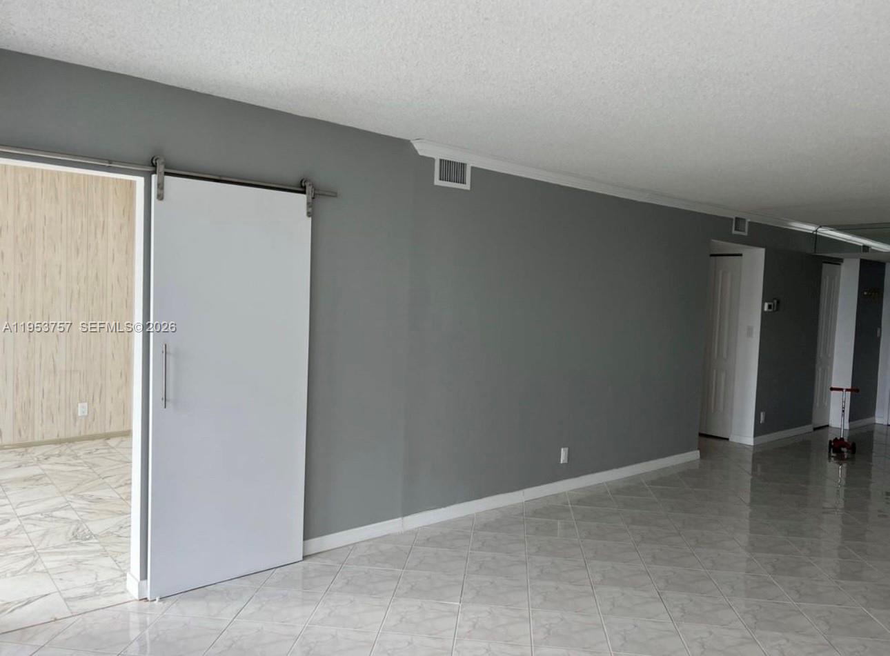 1000 Parkview Dr #528 Hallandale Beach, FL 33009