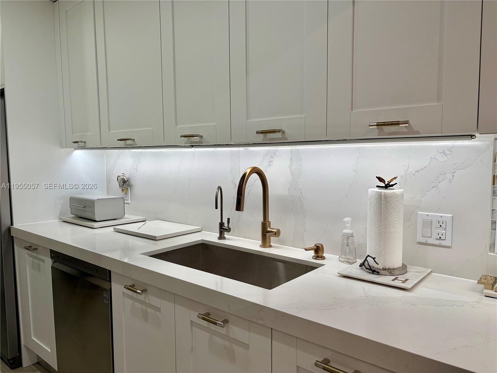 8144 SW 86th Ter Miami, FL 33143