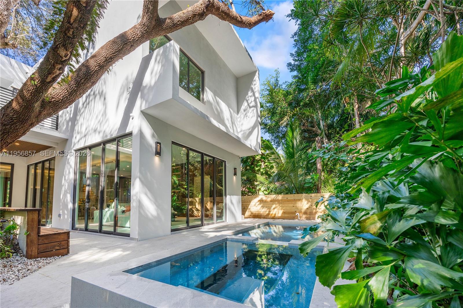 2805 Freeman St Miami, FL 33133