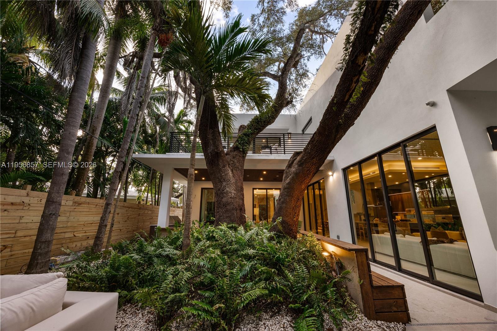 2805 Freeman St Miami, FL 33133