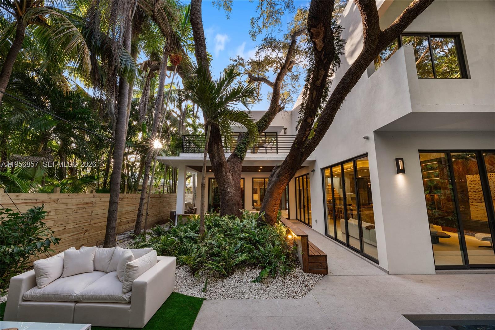 2805 Freeman St Miami, FL 33133