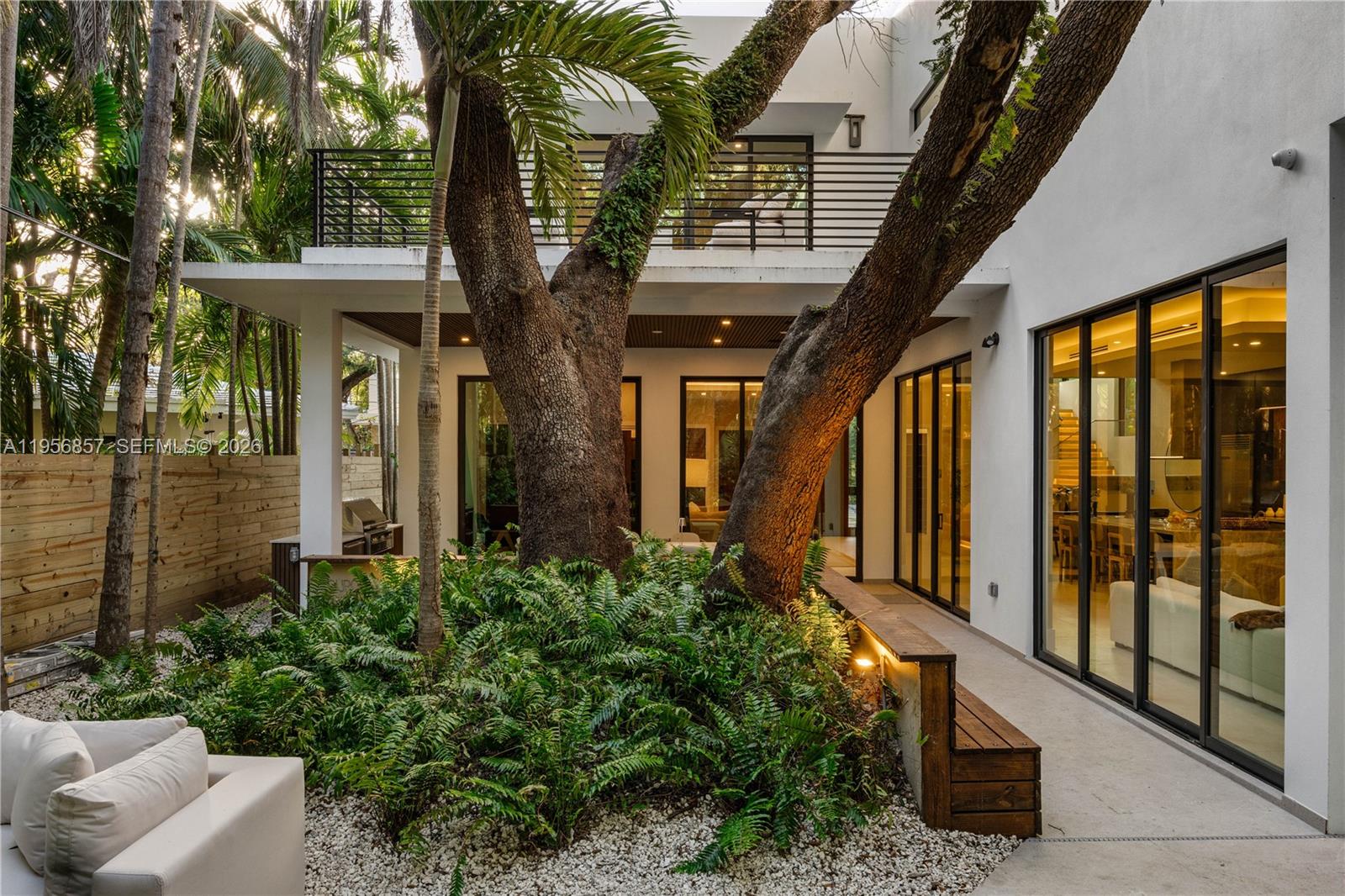 2805 Freeman St Miami, FL 33133