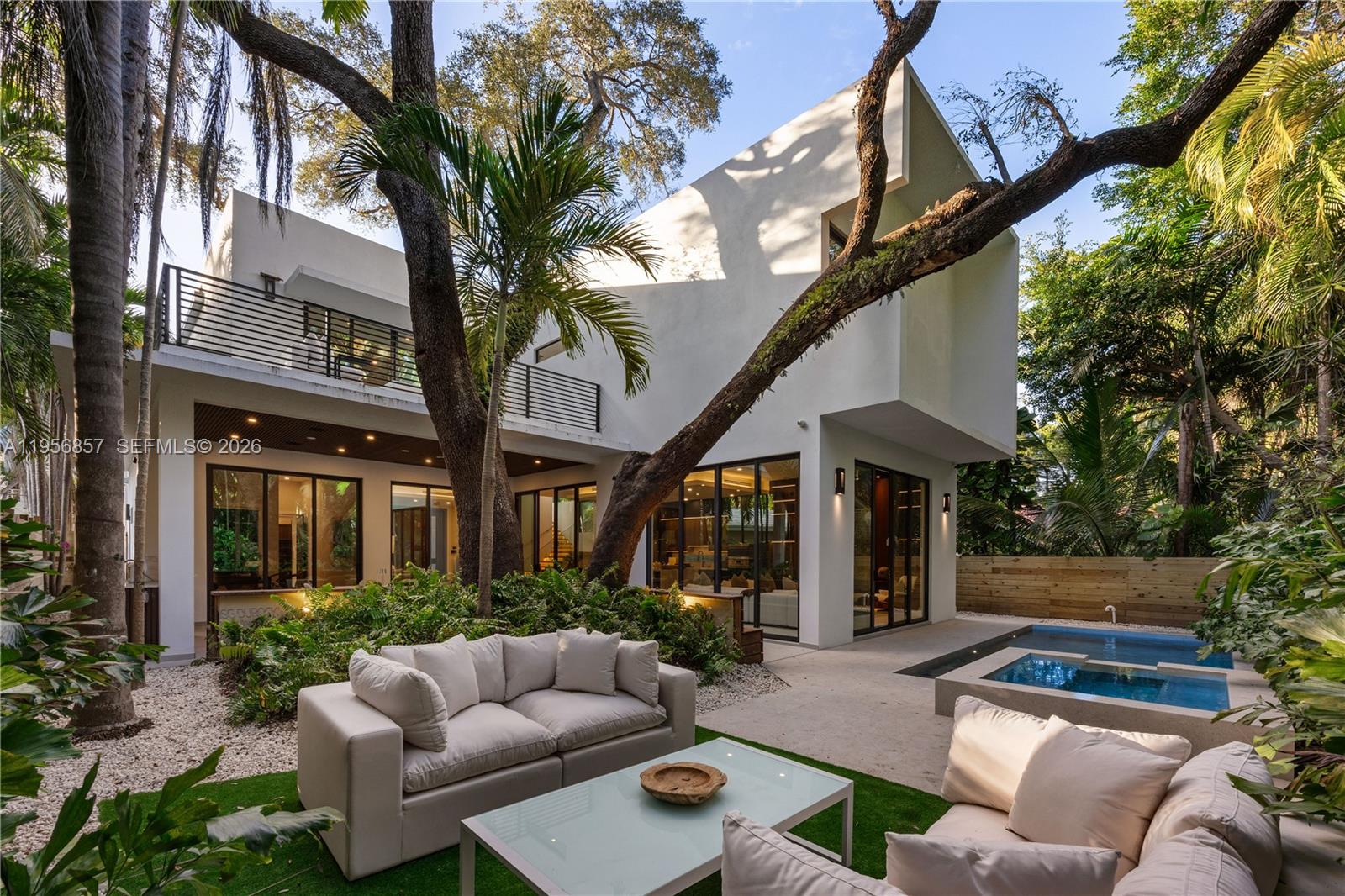 2805 Freeman St Miami, FL 33133