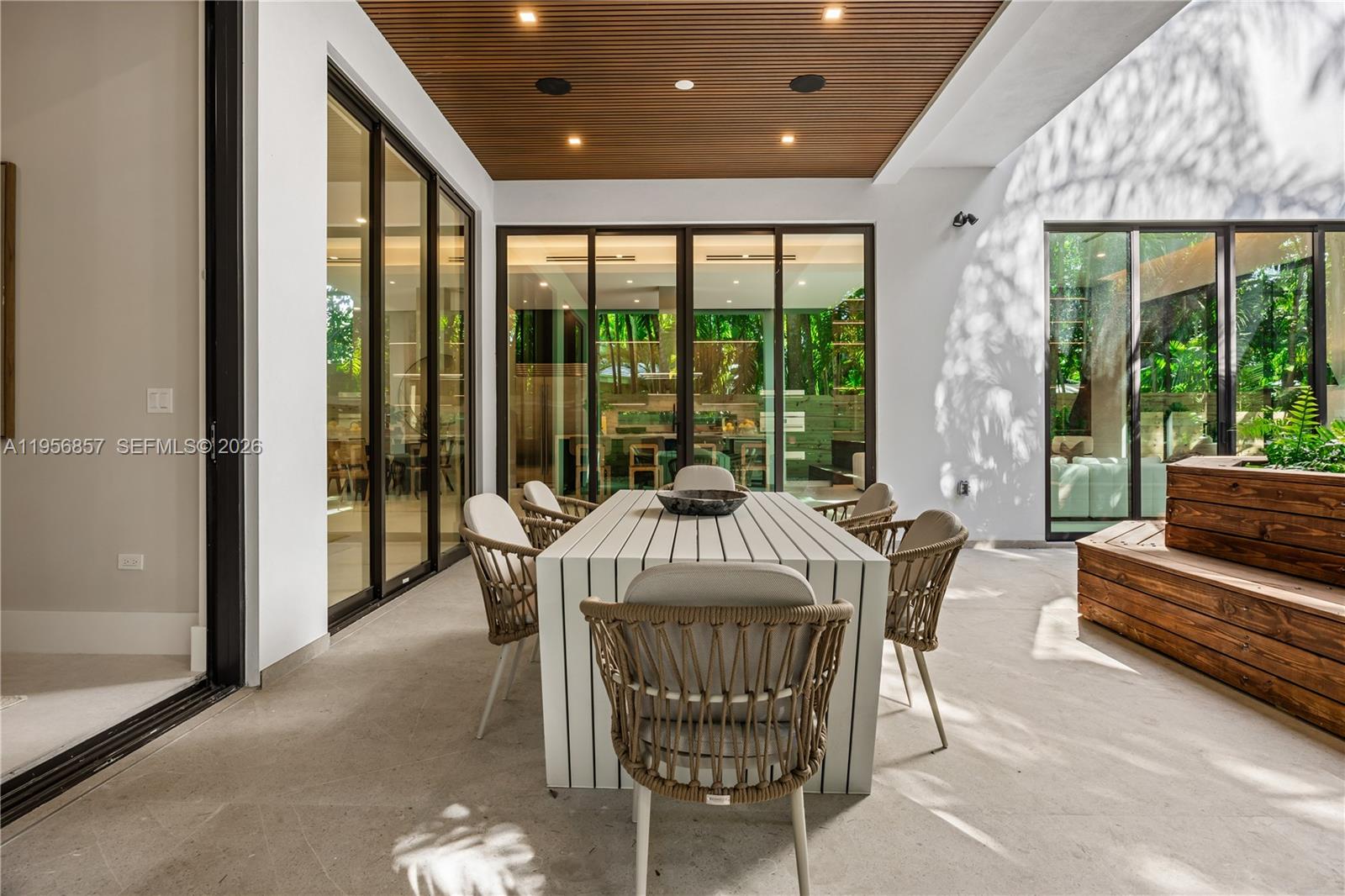 2805 Freeman St Miami, FL 33133