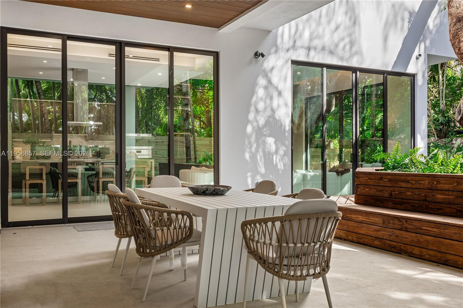 2805 Freeman St Miami, FL 33133