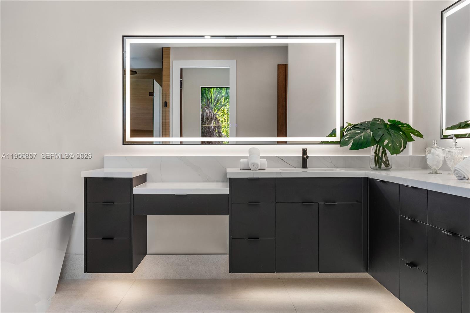 2805 Freeman St Miami, FL 33133