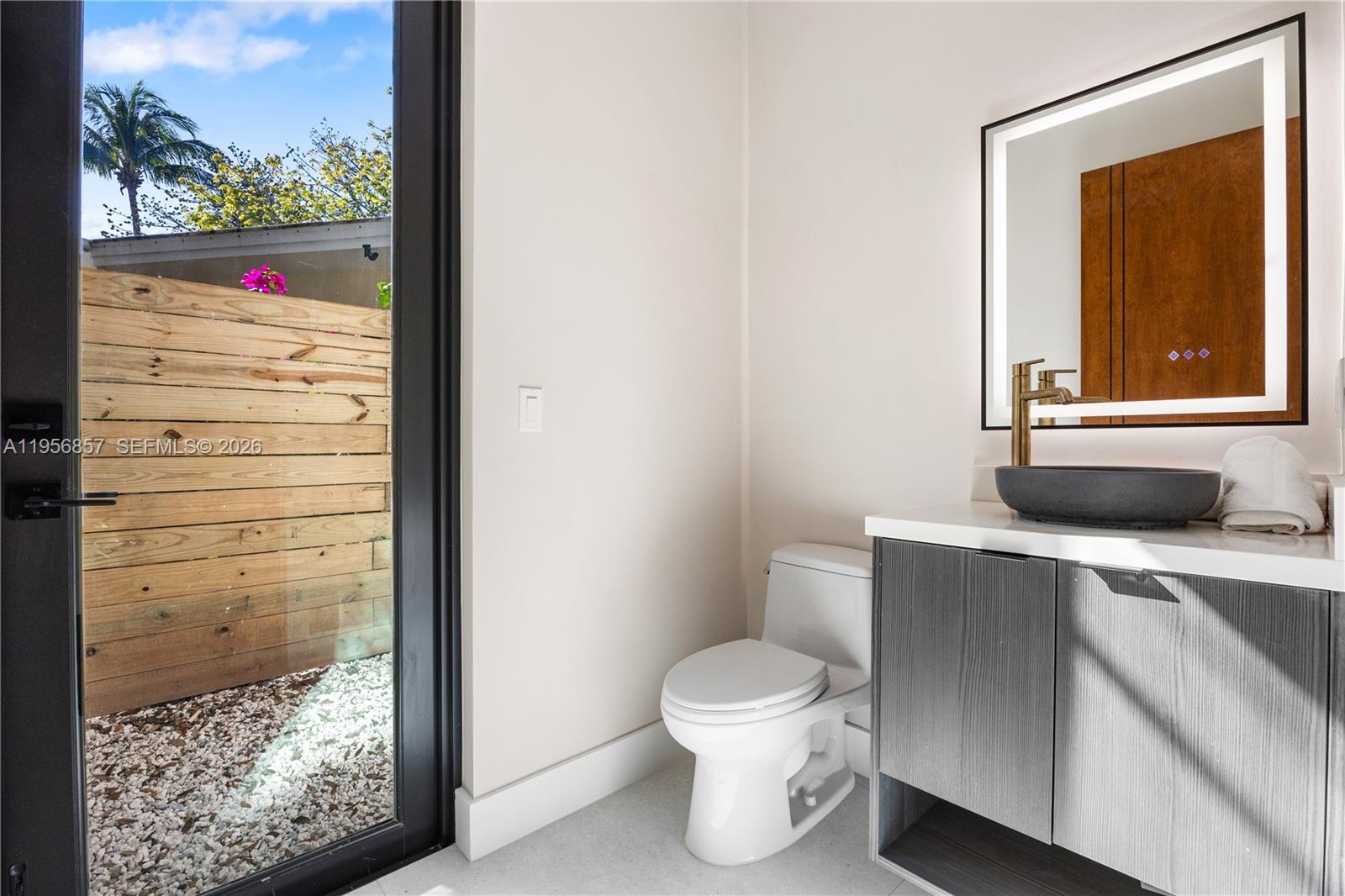 2805 Freeman St Miami, FL 33133