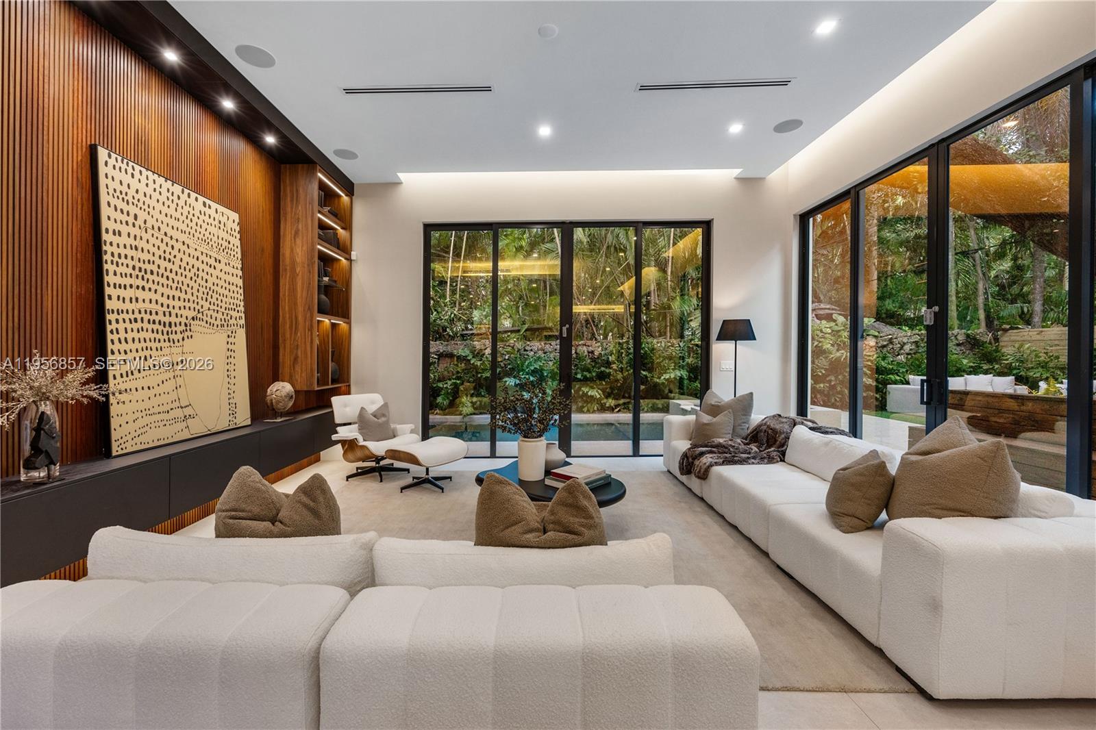 2805 Freeman St Miami, FL 33133