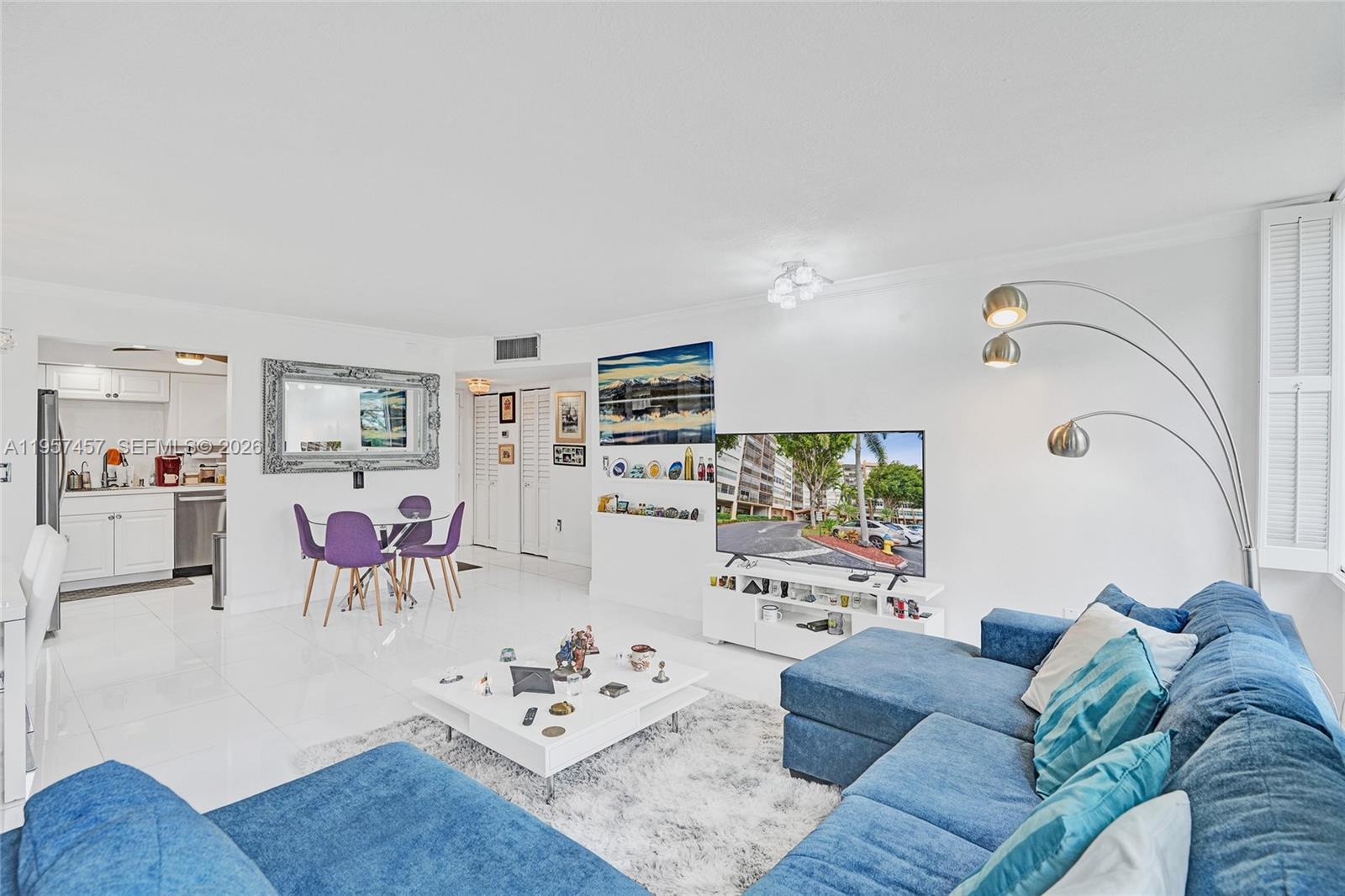 1400 Saint Charles Pl #204