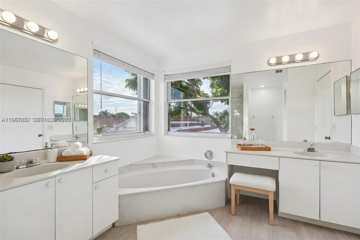 1378 SW 180th Ave Pembroke Pines, FL 33029