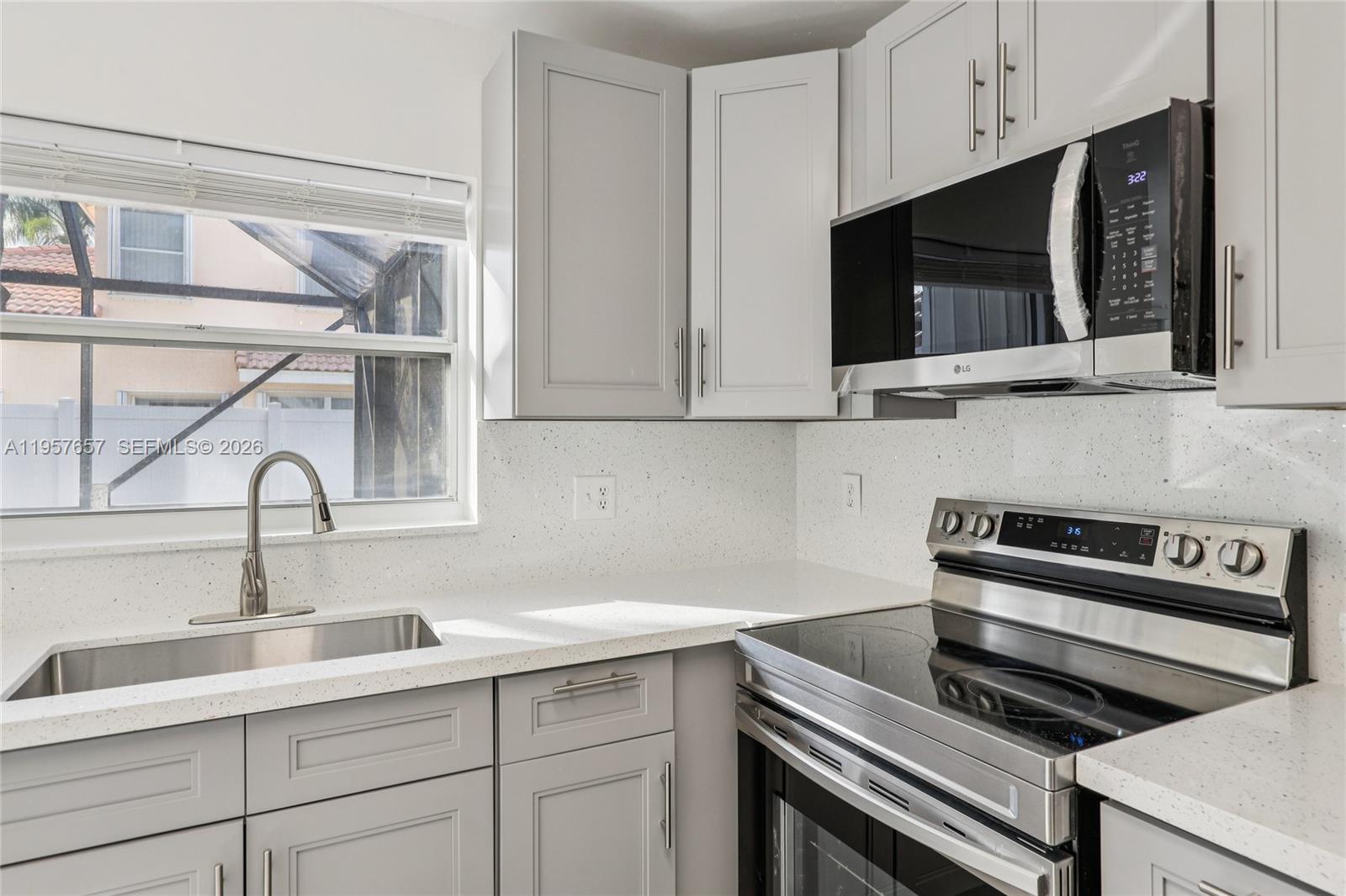 1378 SW 180th Ave Pembroke Pines, FL 33029