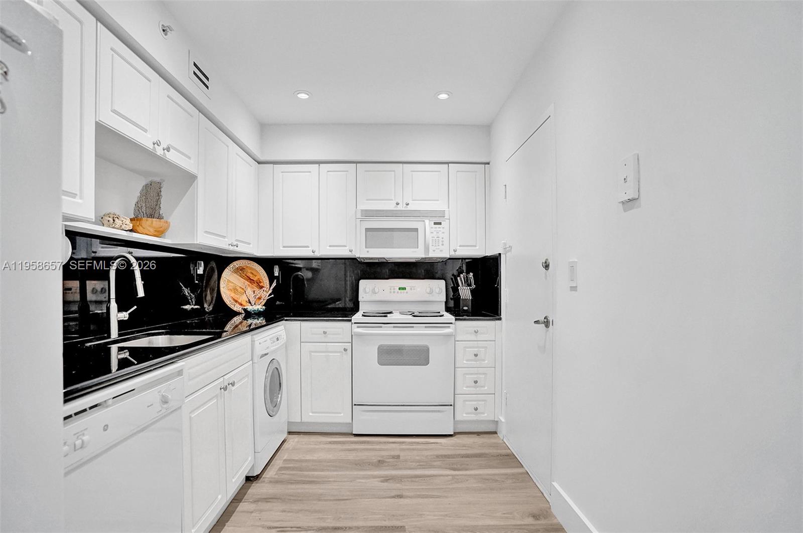 2501 S Ocean Dr #823 (Available April 1) Hollywood, FL 33019