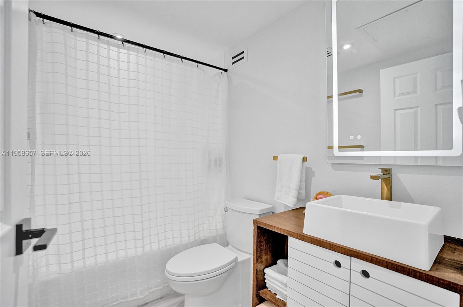 2501 S Ocean Dr #823 (Available April 1) Hollywood, FL 33019