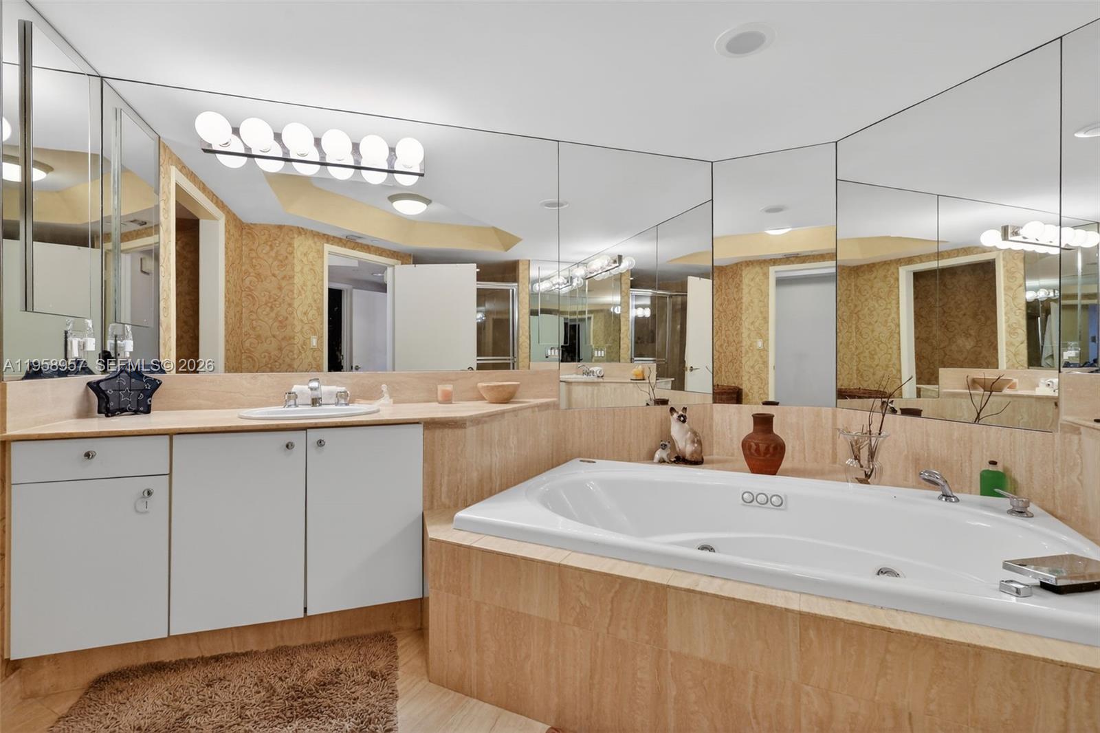 7000 Island Blvd #1604 Aventura, FL 33160