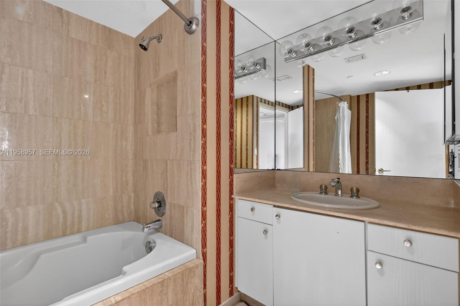 7000 Island Blvd #1604 Aventura, FL 33160