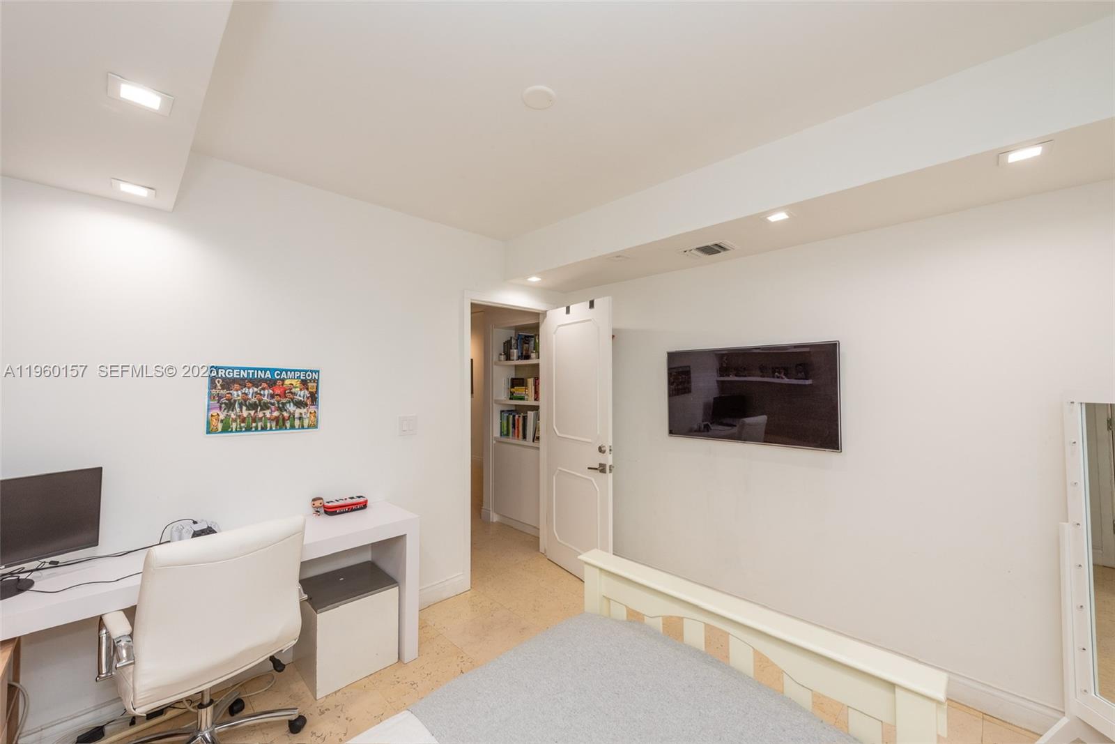 799 Crandon Blvd #605 Key Biscayne, FL 33149