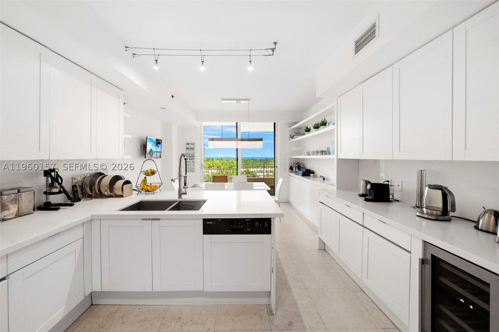 799 Crandon Blvd #605 Key Biscayne, FL 33149