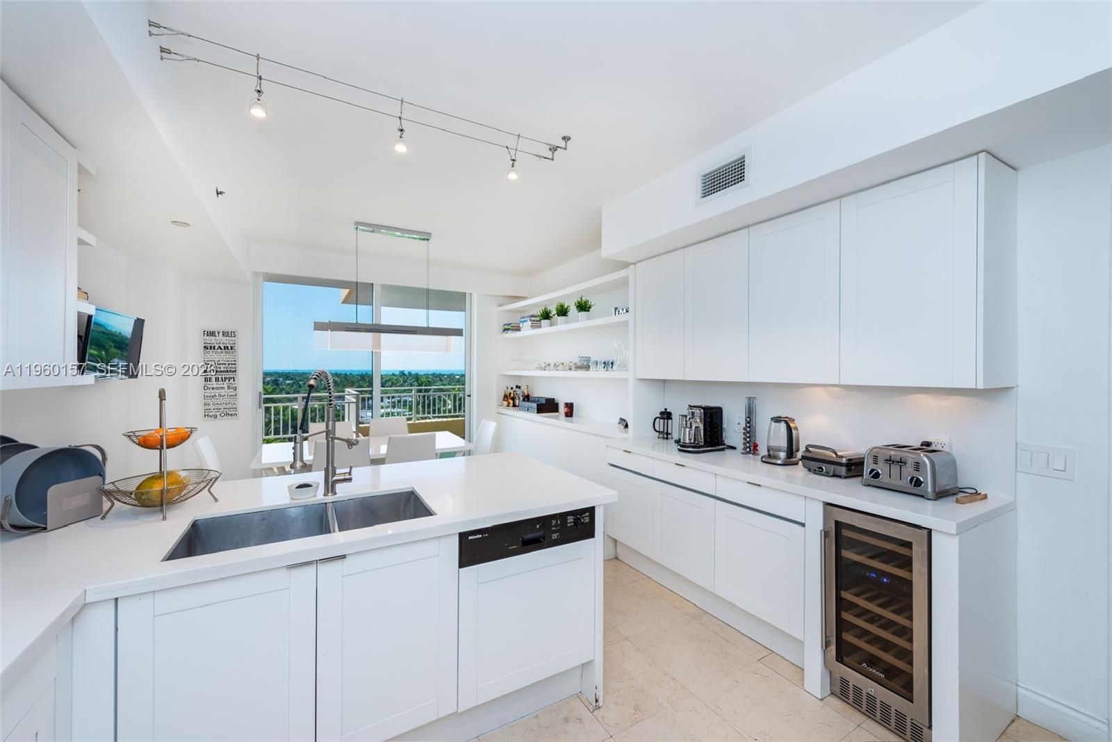 799 Crandon Blvd #605 Key Biscayne, FL 33149