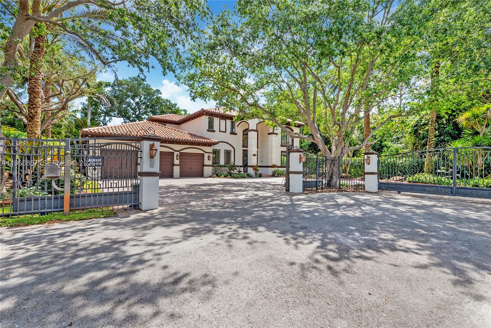 5621 SW 68th Ct Miami, FL 33143