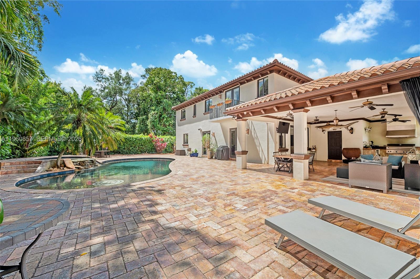 5621 SW 68th Ct Miami, FL 33143